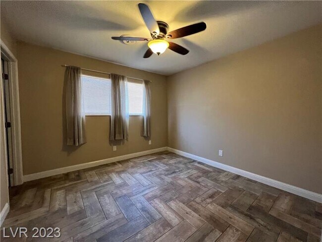 Building Photo - 209 Elm St