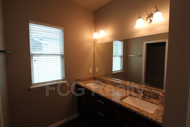 Building Photo - 2857 Whispering Trails Dr