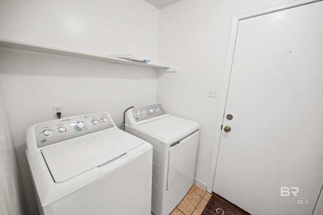 Building Photo - 2776 Santa Rosa Cir