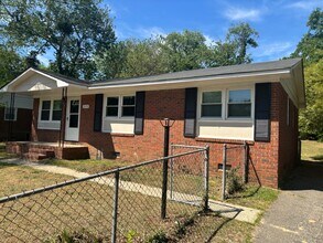 Building Photo - 1070 Rulnick St