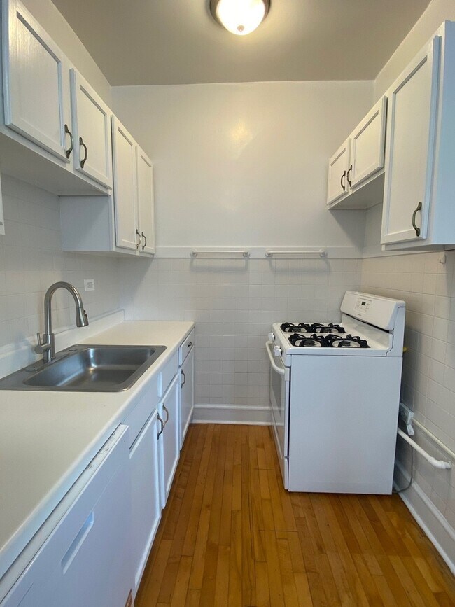 Building Photo - 1303 Elmwood Ave