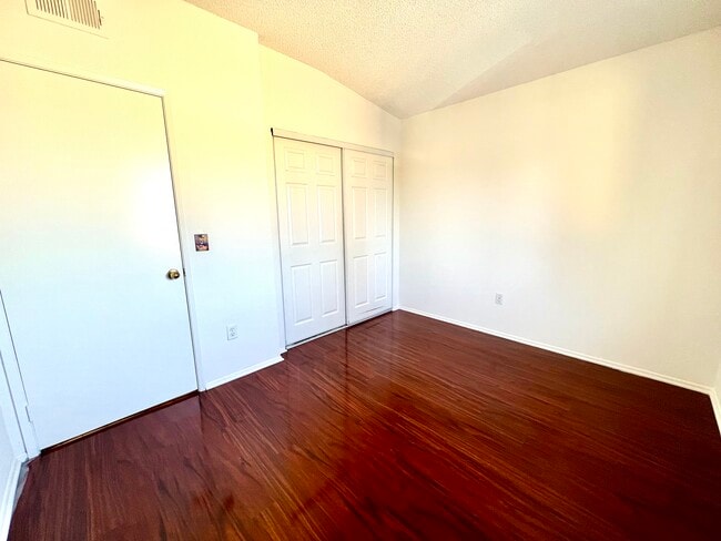 Building Photo - 11150 Glenoaks Blvd