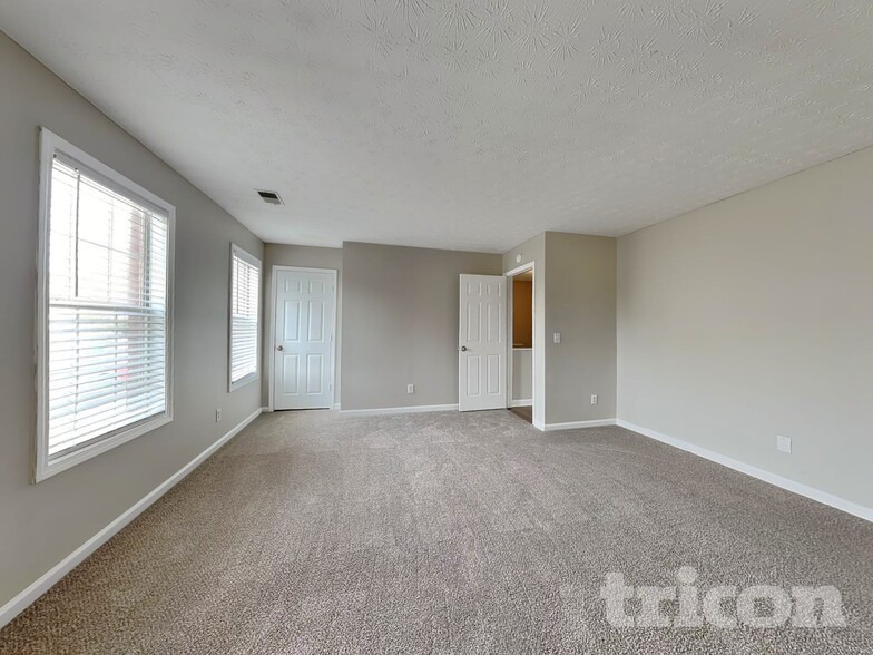 Building Photo - 2556 Tolliver Dr