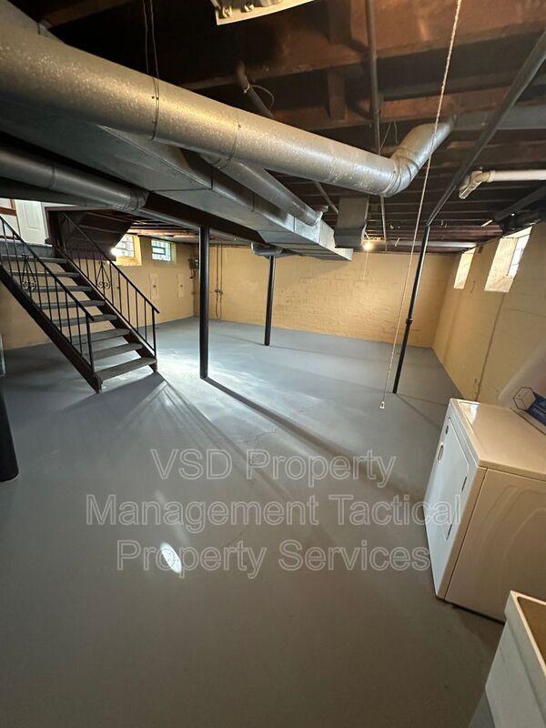 Building Photo - 781 E 236th St