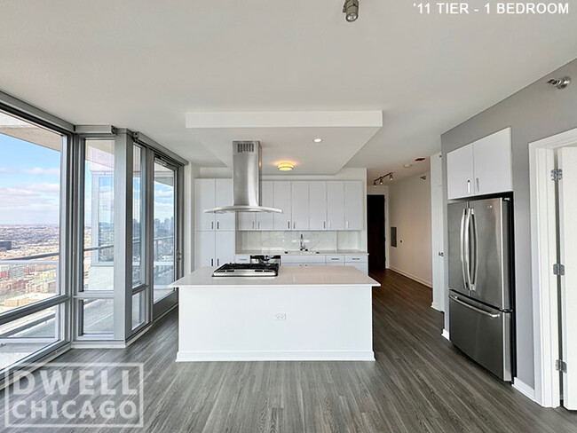 Building Photo - 1200 N La Salle Dr