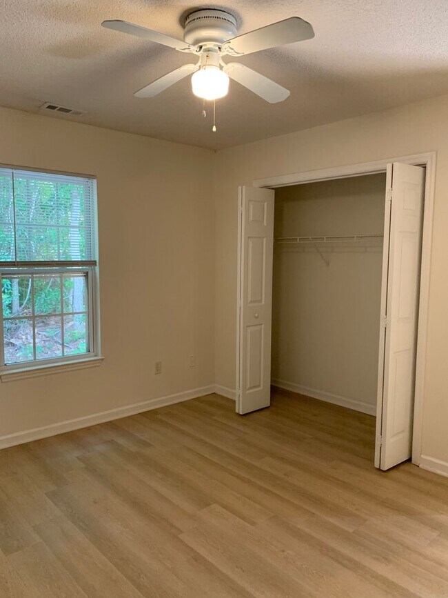 Building Photo - 4011 Masonboro Loop Rd