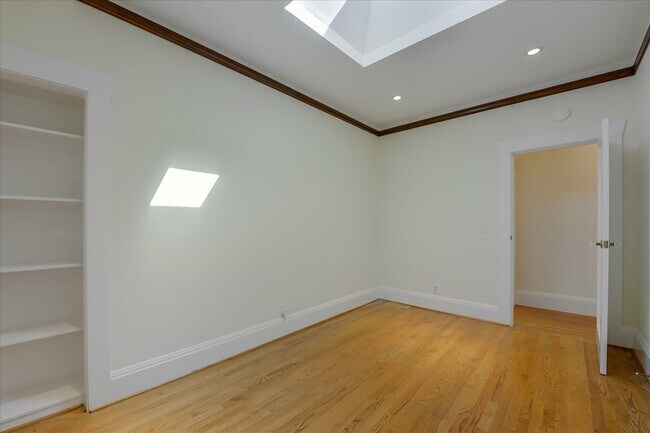 Building Photo - 1525 Cypress Ave