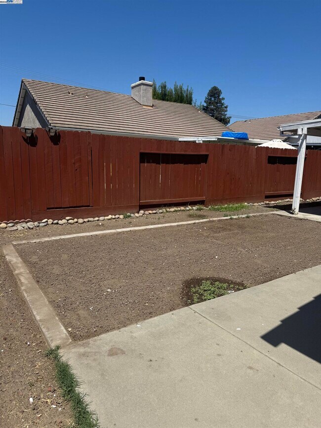 Building Photo - 5325 Avante Ln