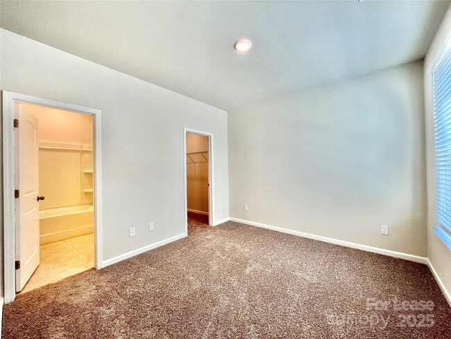 Building Photo - 15022 Camus Ct