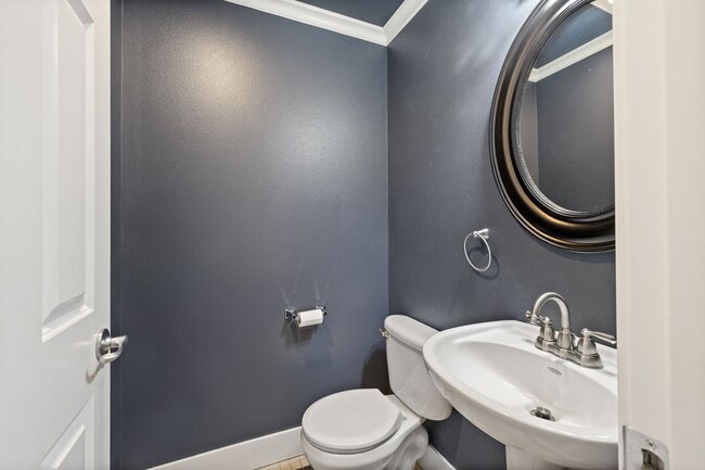 Building Photo - Stylish 3 bedroom townhome in Madison Valley!