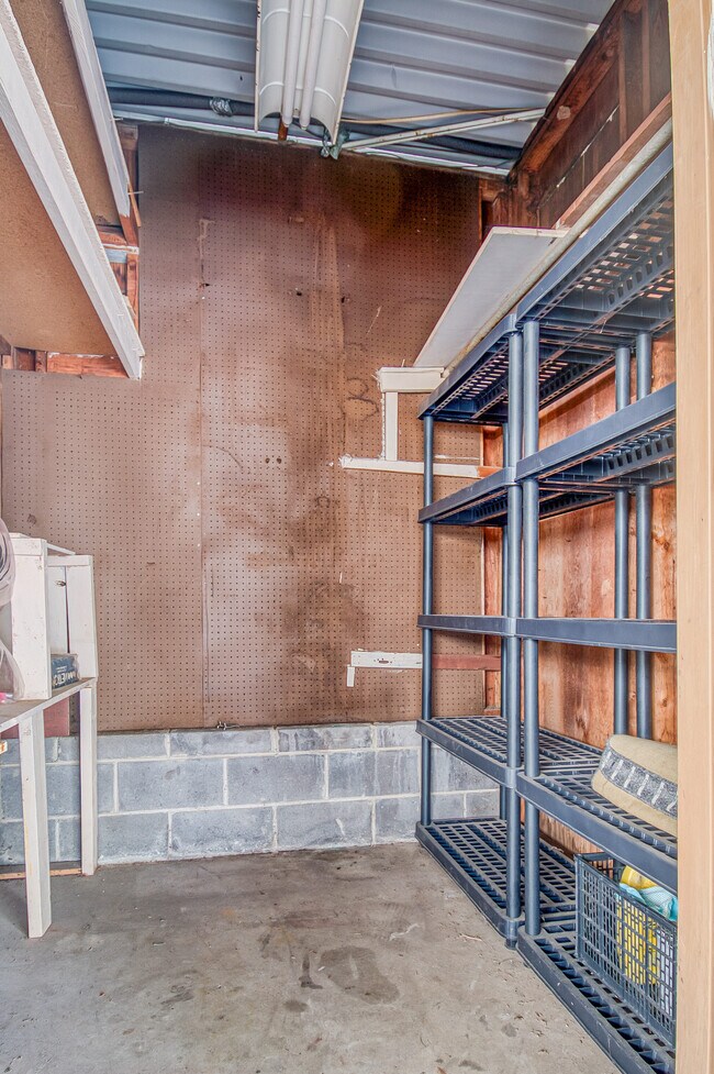 Building Photo - 7914 Gleason Dr