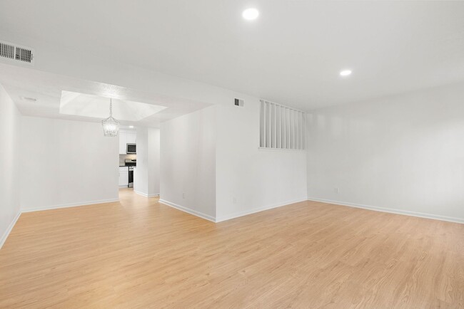 Building Photo - 111 Fernridge Dr