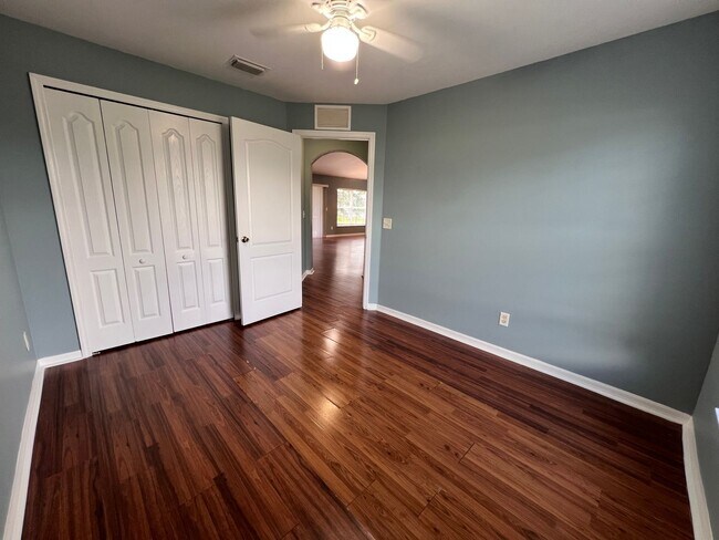 Building Photo - Charming 3-bedroom, 2-bath single-family home with a garage.