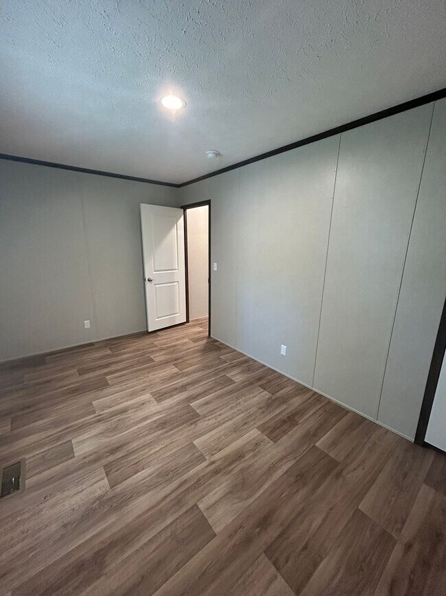 Building Photo - A charming 3 Bedroom/2 Bathroom home!
