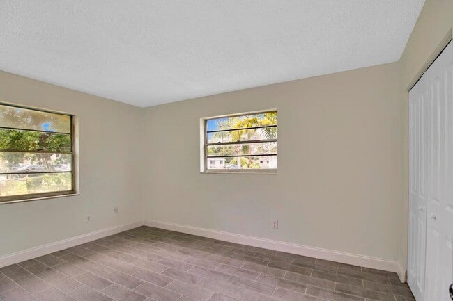Building Photo - 3080 Martin Ave