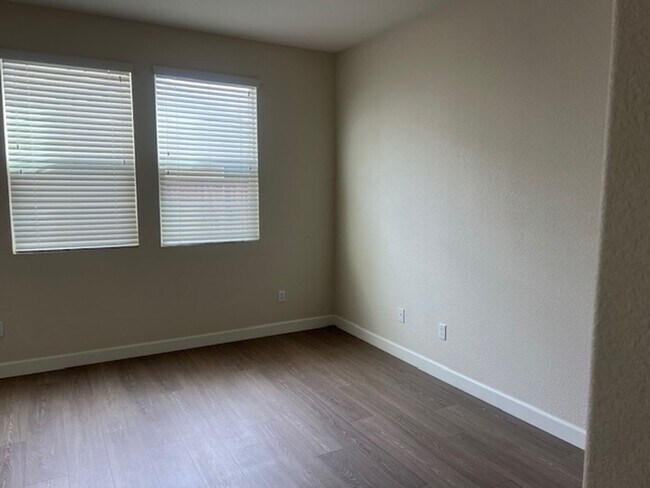 Building Photo - Single-Story 4 Bedroom House for Rent – Elk Grove