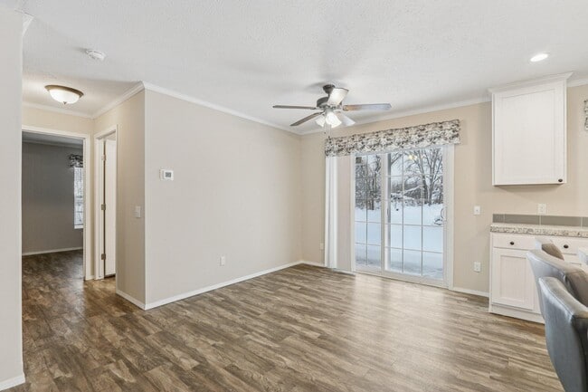 Building Photo - 4704 47th Ave