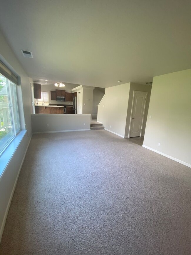 Building Photo - LARGE SINGLE FAMILY HOME ON CORNWALL (RPM#220)