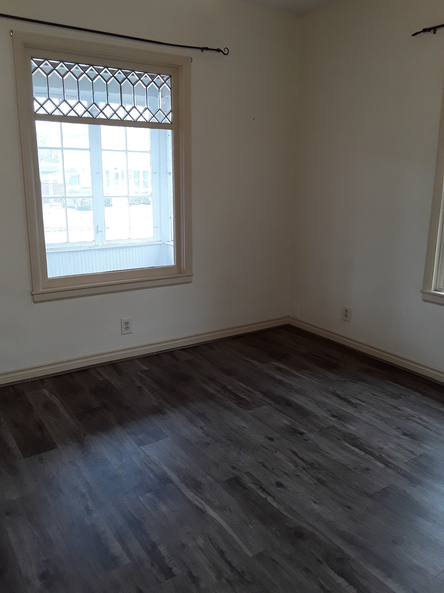 living - 802 Cherry St