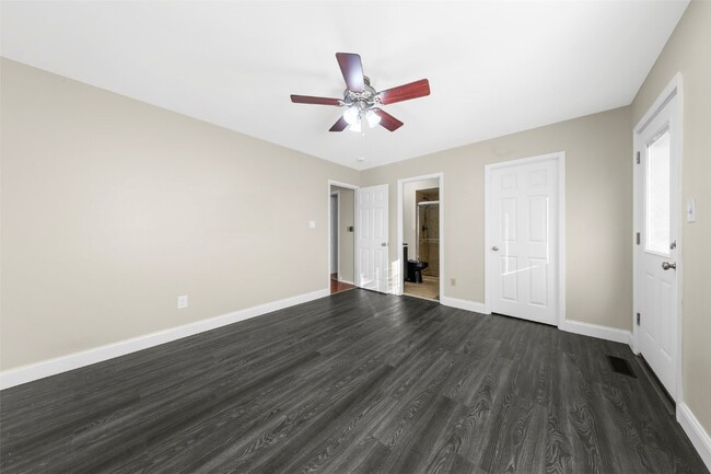 Building Photo - 818 Reinke Rd