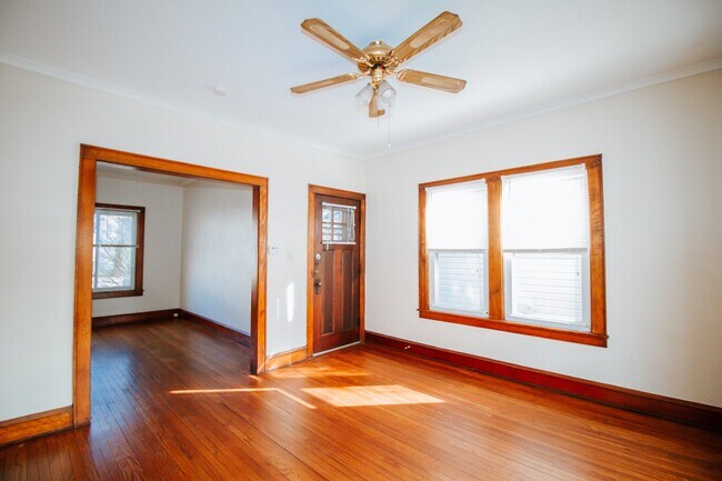 Building Photo - 1467 Sabra Rd