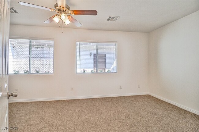 Building Photo - 4413 Live Oak Dr