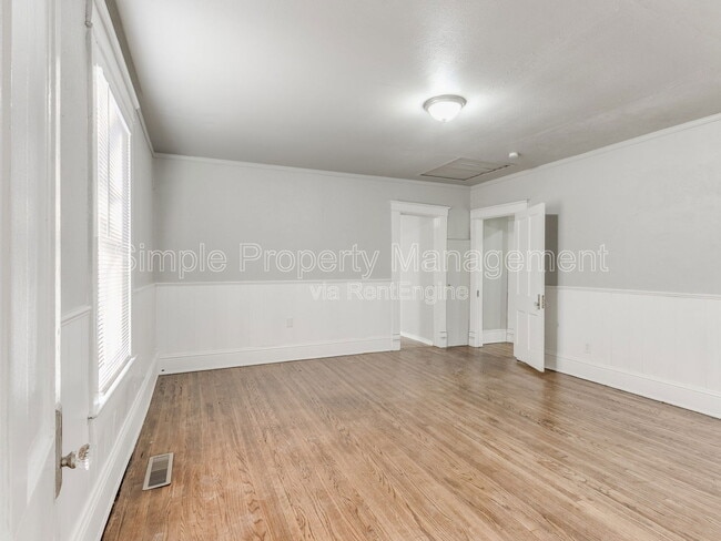 Building Photo - 730 N Louisa Ave