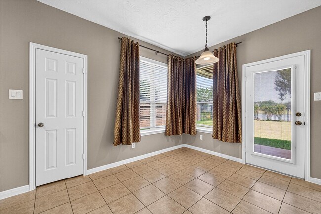 Building Photo - 4507 Lakefront Terrace Dr