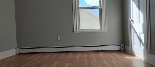 Building Photo - 49 Burrell St
