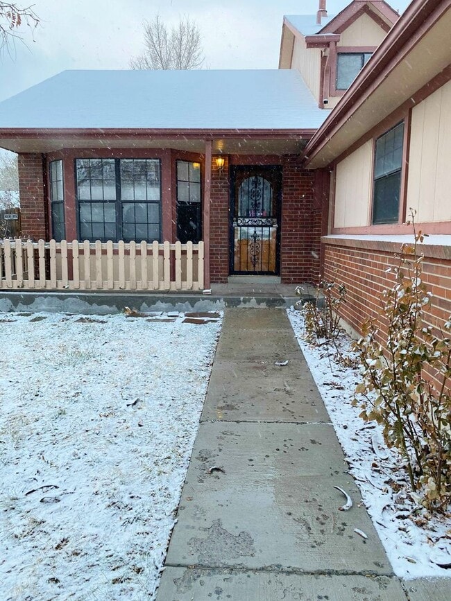 Building Photo - Renovated 3 bedroom 2 bathroom home in quiet Arvada neighborhood!