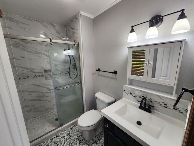 Building Photo - 2-Car Garage + Washer & Dryer + Recently Updated! Available September 3rd!