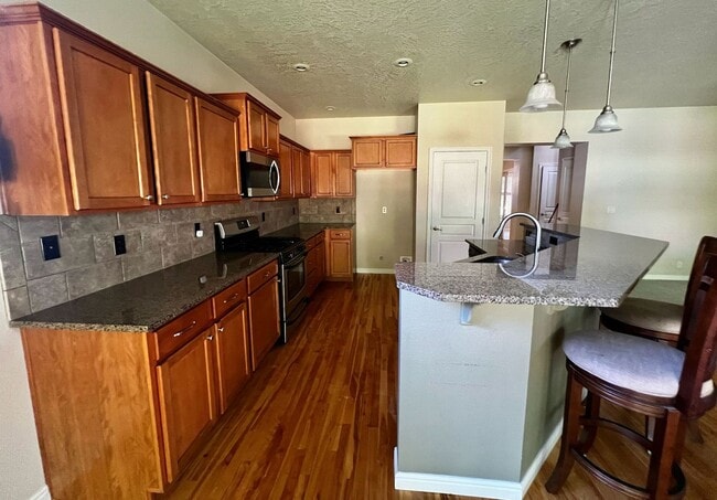 Building Photo - "Luxury Living: Stunning home with marble counter tops & Fireplace!"