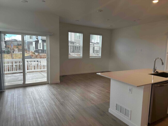 Building Photo - 5392 Euclid Dr