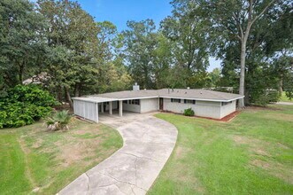 Building Photo - 8709 Forest Hill Dr