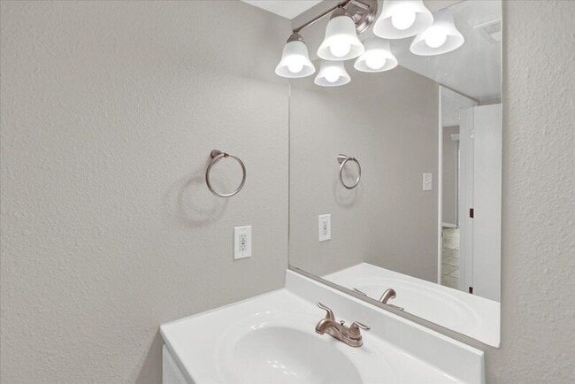 Building Photo - 2635 E Nichols Cir