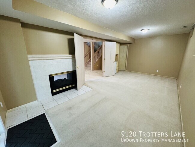 Building Photo - 9120 Trotters Ln
