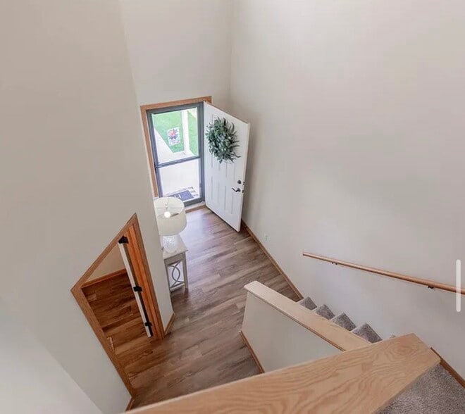 Building Photo - 8767 Ridge Hollow Dr
