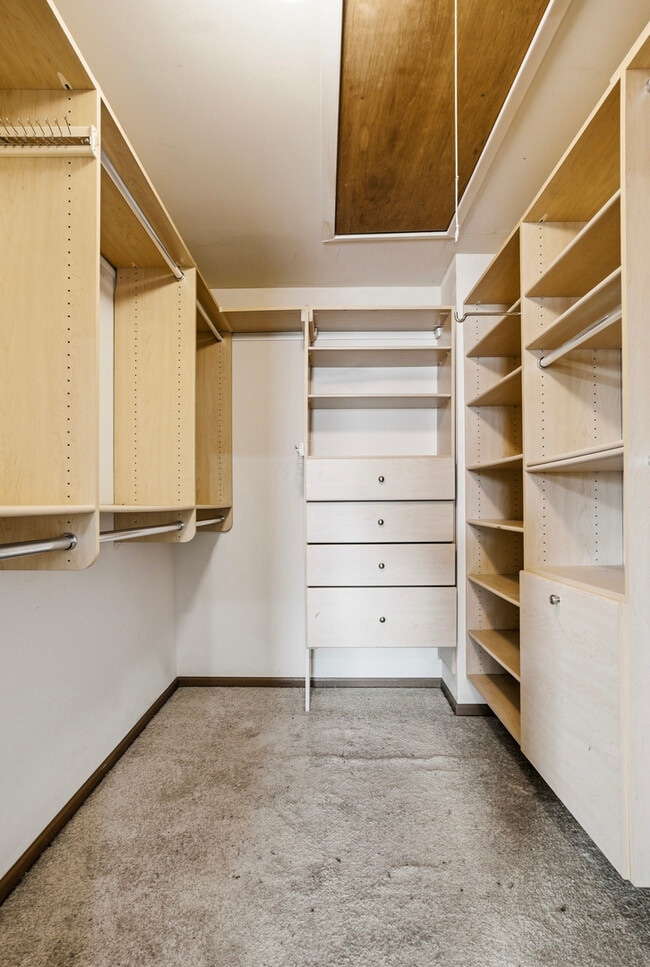 Building Photo - 5610 W Von Ave