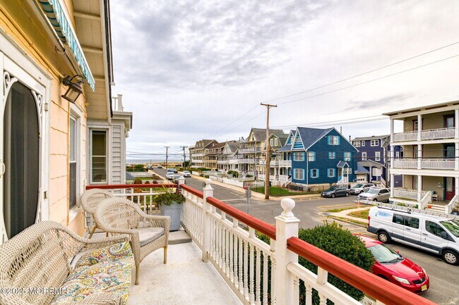 Building Photo - 19 Webb Ave