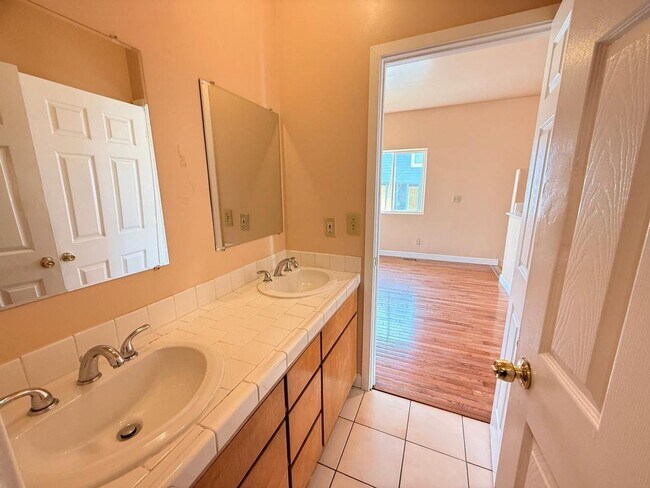 Building Photo - 8027 Ney Ave