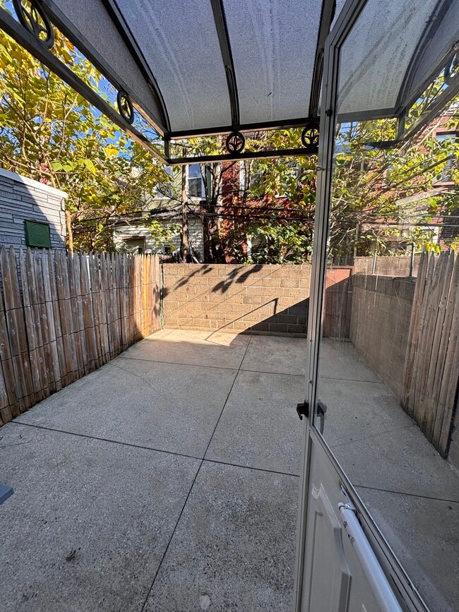 Building Photo - 1529 S 28th St