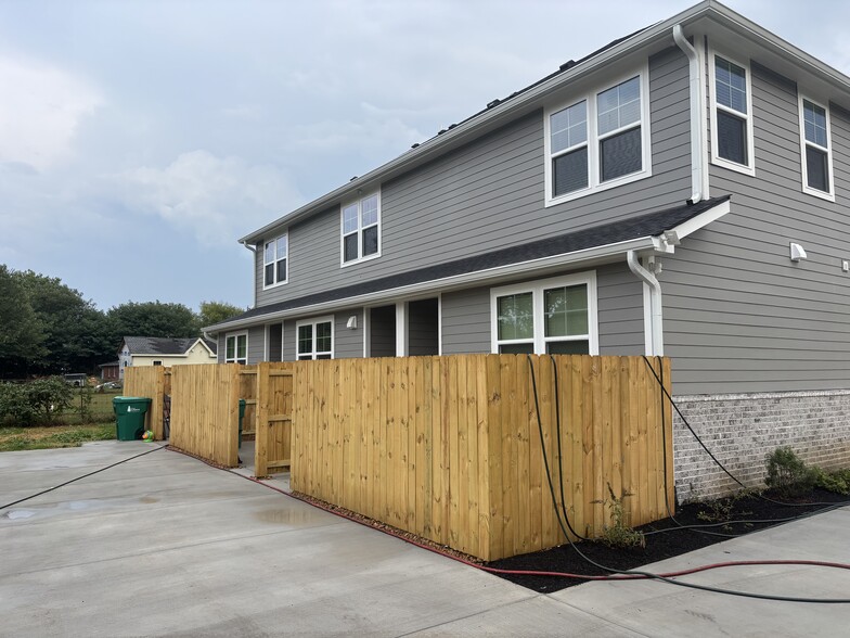 Building Photo - 439 Hobbs Ave