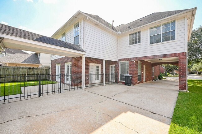 Building Photo - 1547 Lakeside Enclave Dr
