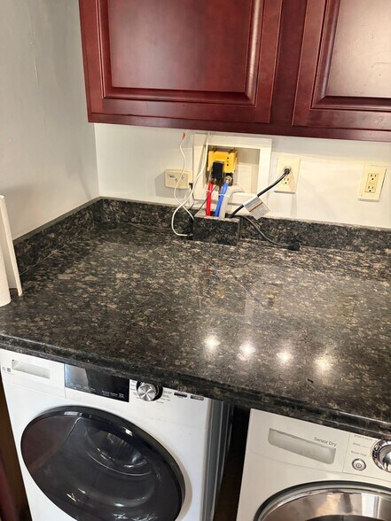 Building Photo - 7555 Byron Pl