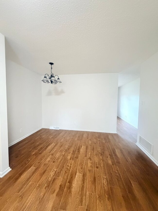 Building Photo - Charming Updated Duplex in Farragut