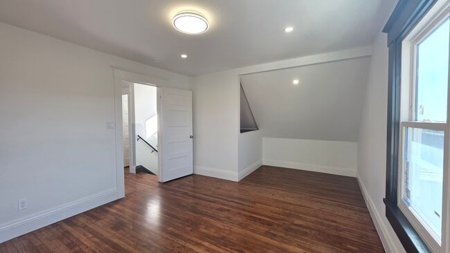 Building Photo - 1590 Underwood Ave