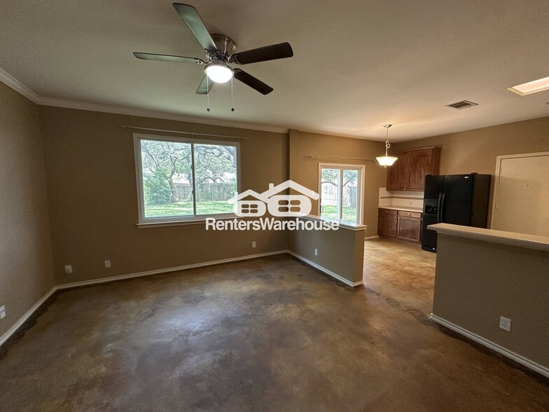Building Photo - 1603 Azalea Dr