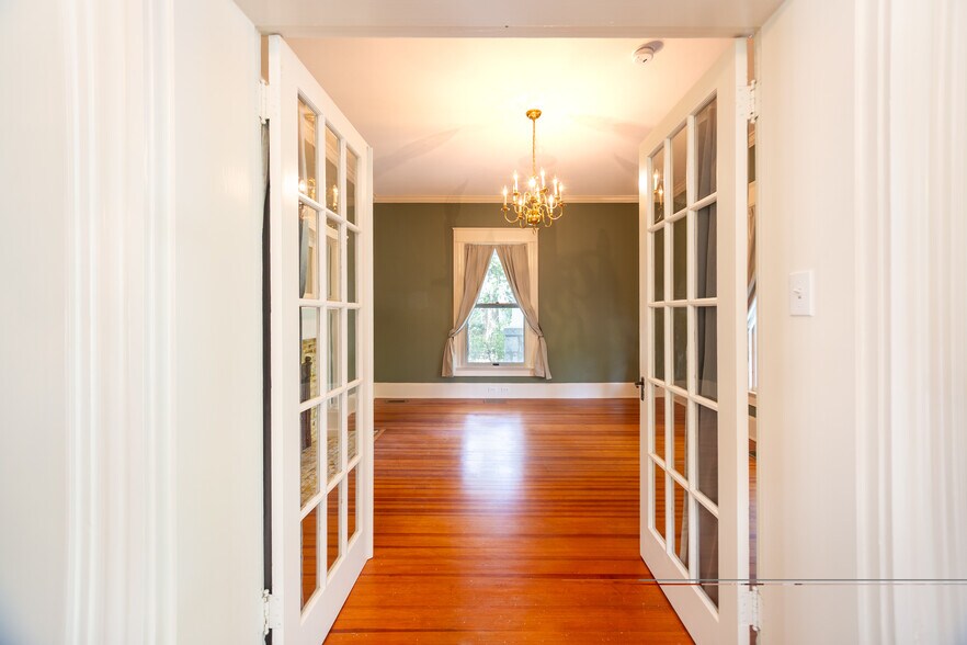 Library or Downstairs Bedroom - 1014 Shepherd St