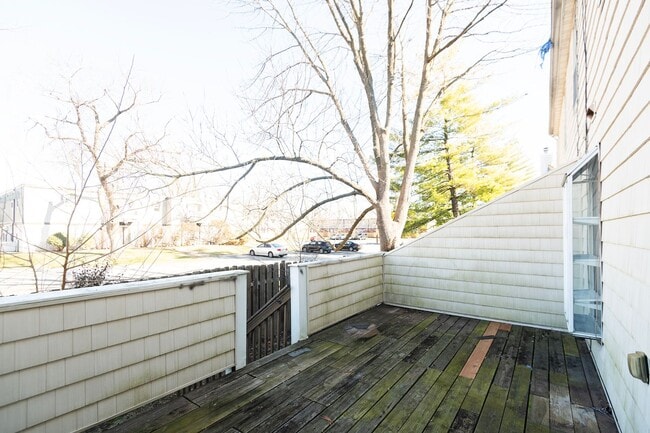 Building Photo - Spacious 2-Bedroom, 2.5-Bathroom Home