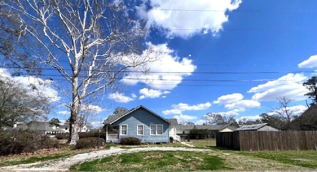 Building Photo - 7008 Goodwood Ave